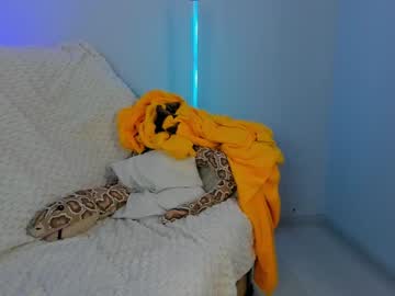 girl Asian Chaturbate Sex Cams with emmi_murrrr